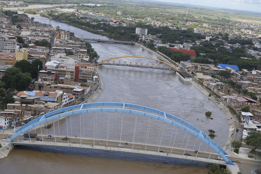 río Piura y puentes