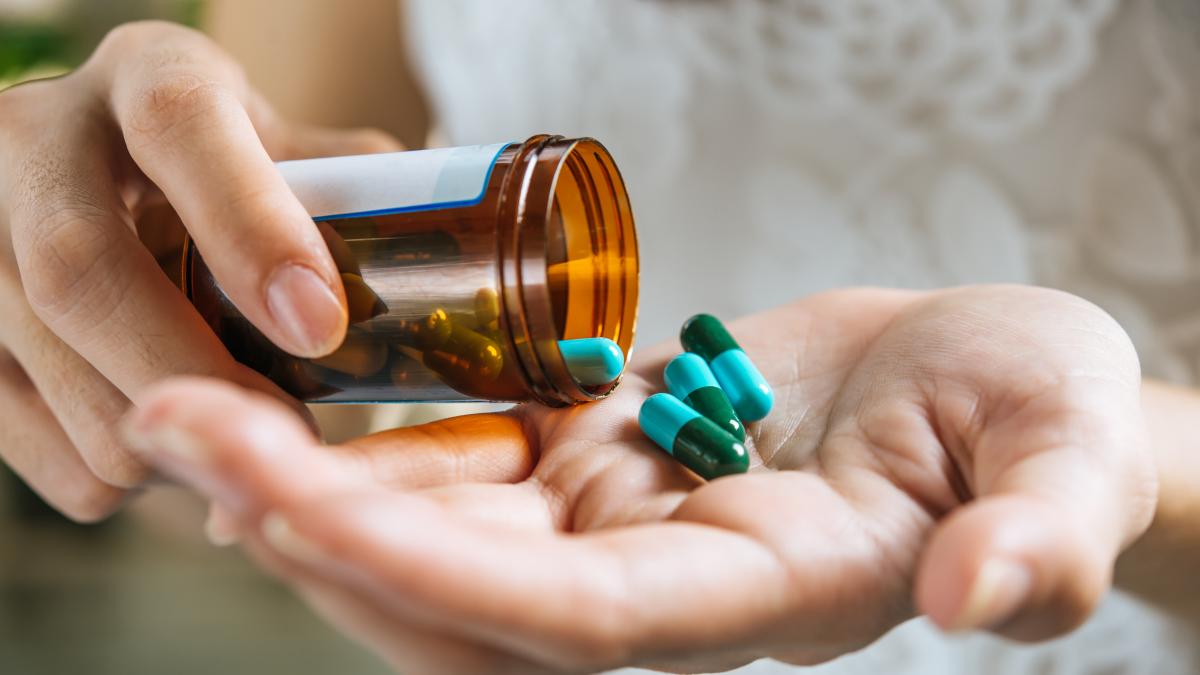 medicamento en la mano